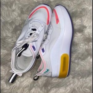 WOMENS NIKE DIA BRAND NEW